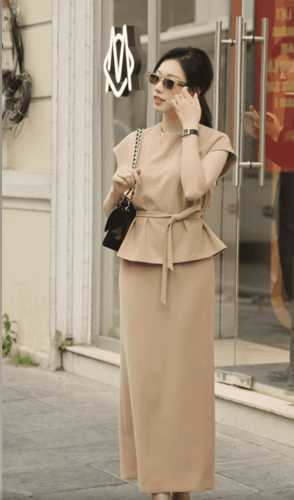 Áo vai bay vạt peplum thắt đai màu camel