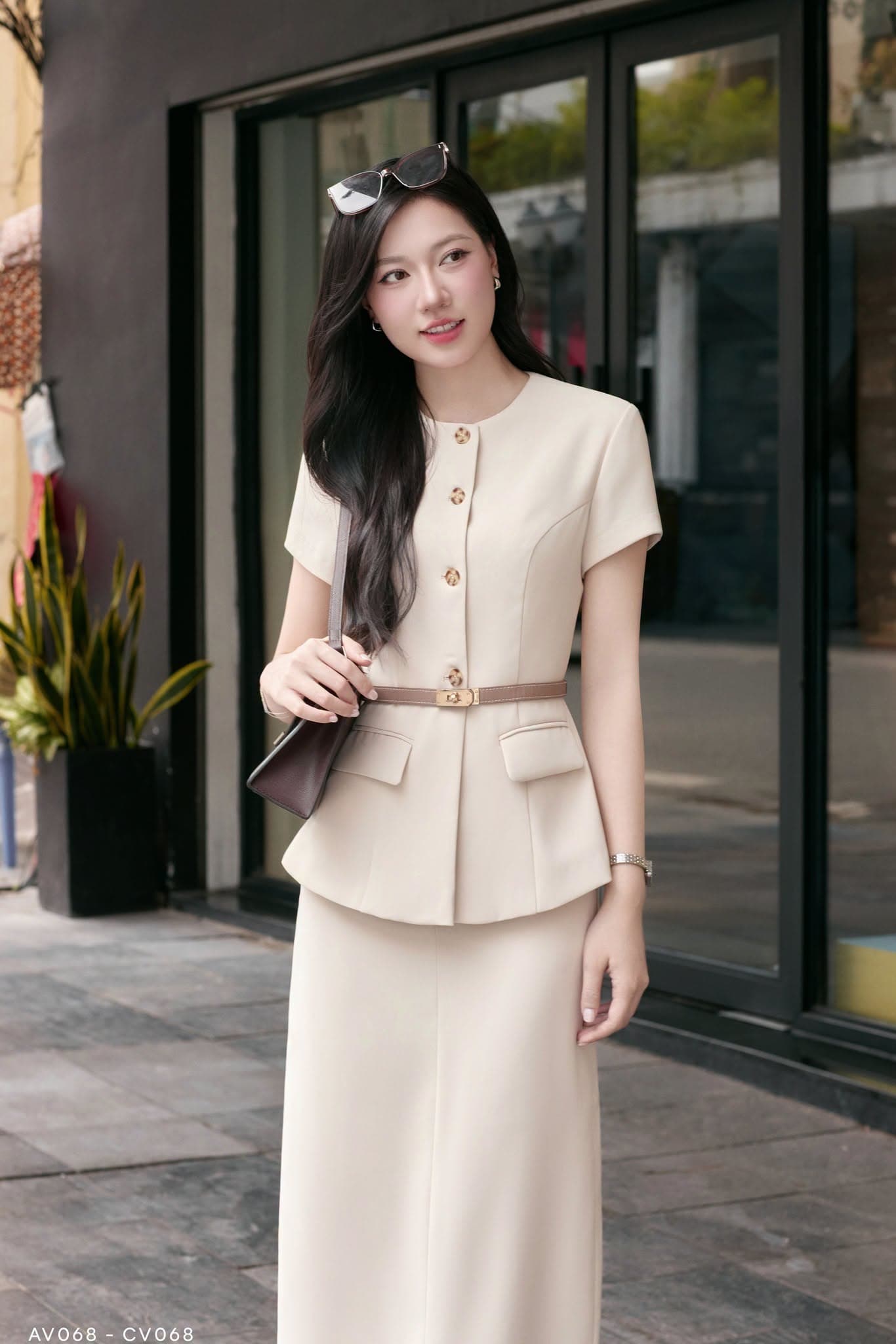Áo tay ngắn cổ tròn peplum chiết eo