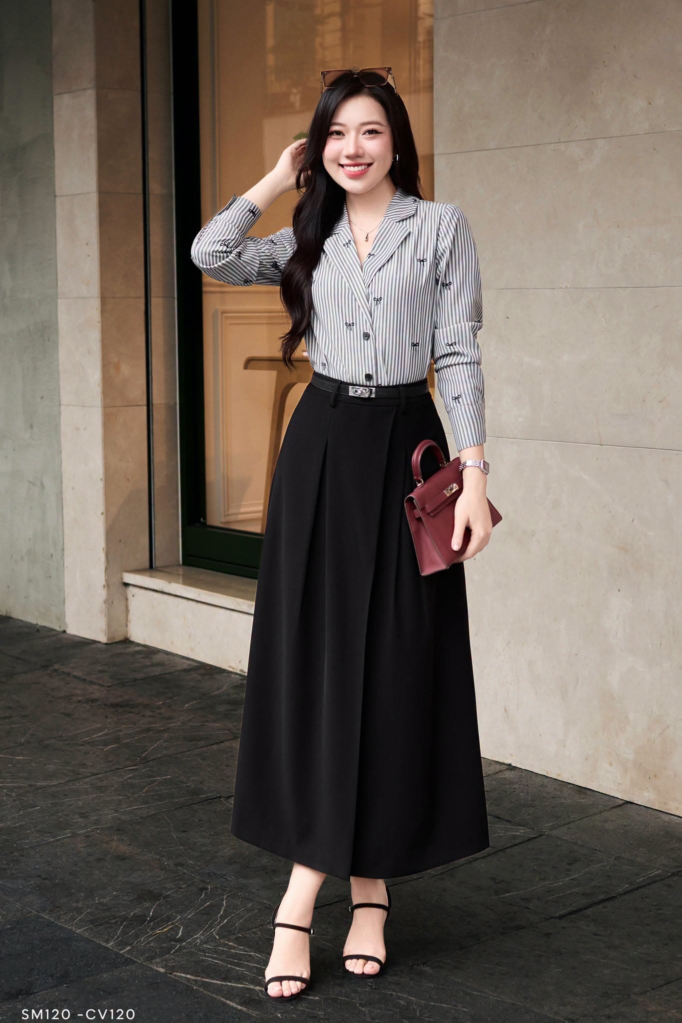 Chân váy midi xếp ly dáng xòe đen