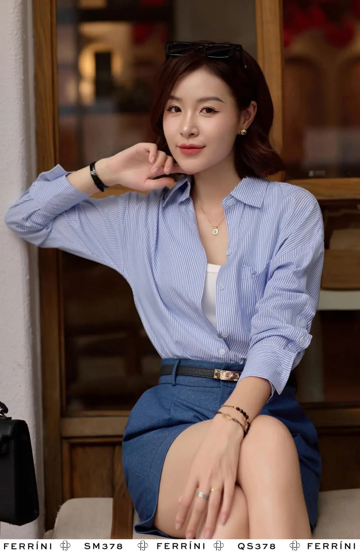 Áo sơ mi kẻ sọc xanh dài tay dáng rộng