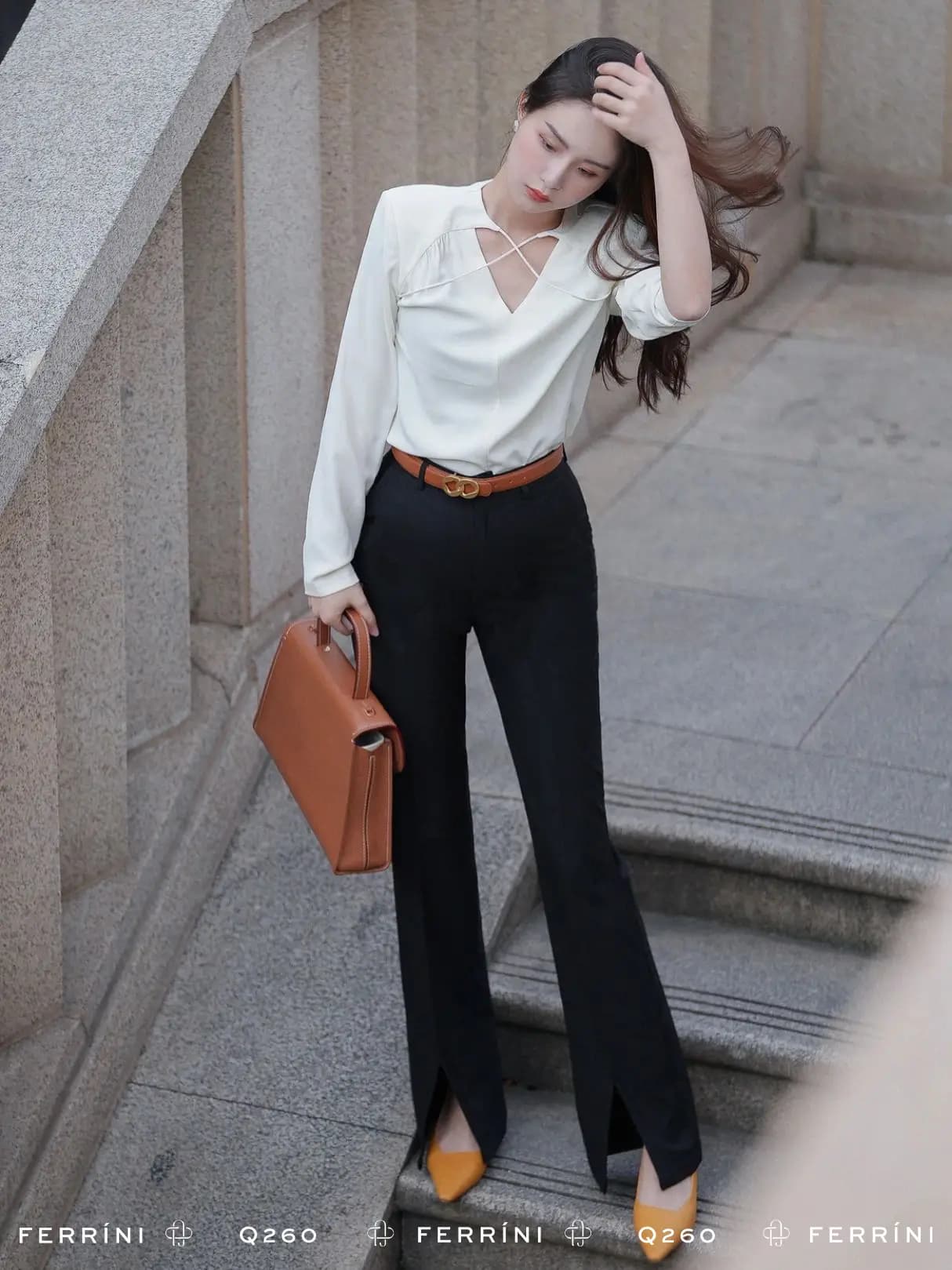 Quần ống loe cạp cao xẻ gấu