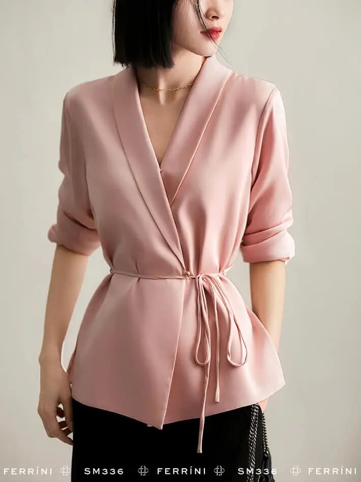Áo sơ mi lụa cổ V sâu thắt eo dây rút