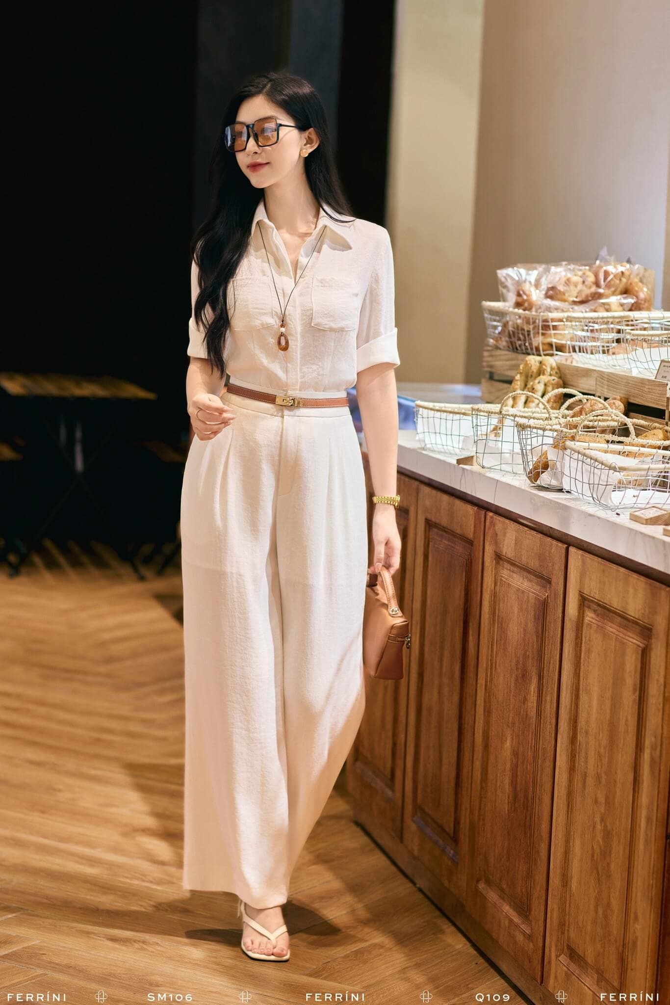 Áo sơ mi linen cộc tay cổ V hai túi ngực màu trắng kem